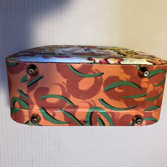 Isabelle- Make up case with mirror or a fun purse. - Picture 5 of 6